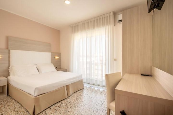 Hotel Atenea Golden Star กาออร์เล ภายนอก รูปภาพ
