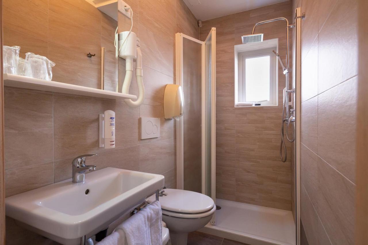 Hotel Atenea Golden Star กาออร์เล ภายนอก รูปภาพ